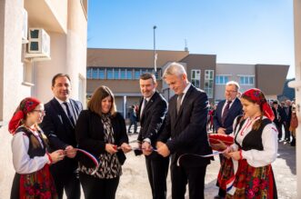 Mladen Pavić, Državni tajnik u Ministarstvu poljoprivrede i Marin Mušćo, Direktor Turističke zajdnice Općine Lopar Mladen Pavić, Državni tajnik u Ministarstvu poljoprivrede i Marin Mušćo, Direktor Turističke zajdnice Općine Lopar