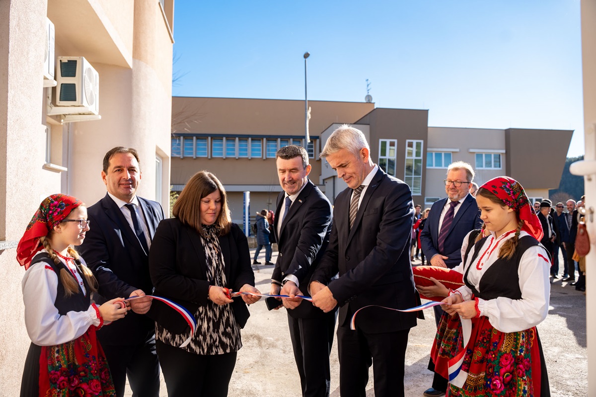 Mladen Pavić, Državni tajnik u Ministarstvu poljoprivrede i Marin Mušćo, Direktor Turističke zajdnice Općine Lopar Mladen Pavić, Državni tajnik u Ministarstvu poljoprivrede i Marin Mušćo, Direktor Turističke zajdnice Općine Lopar