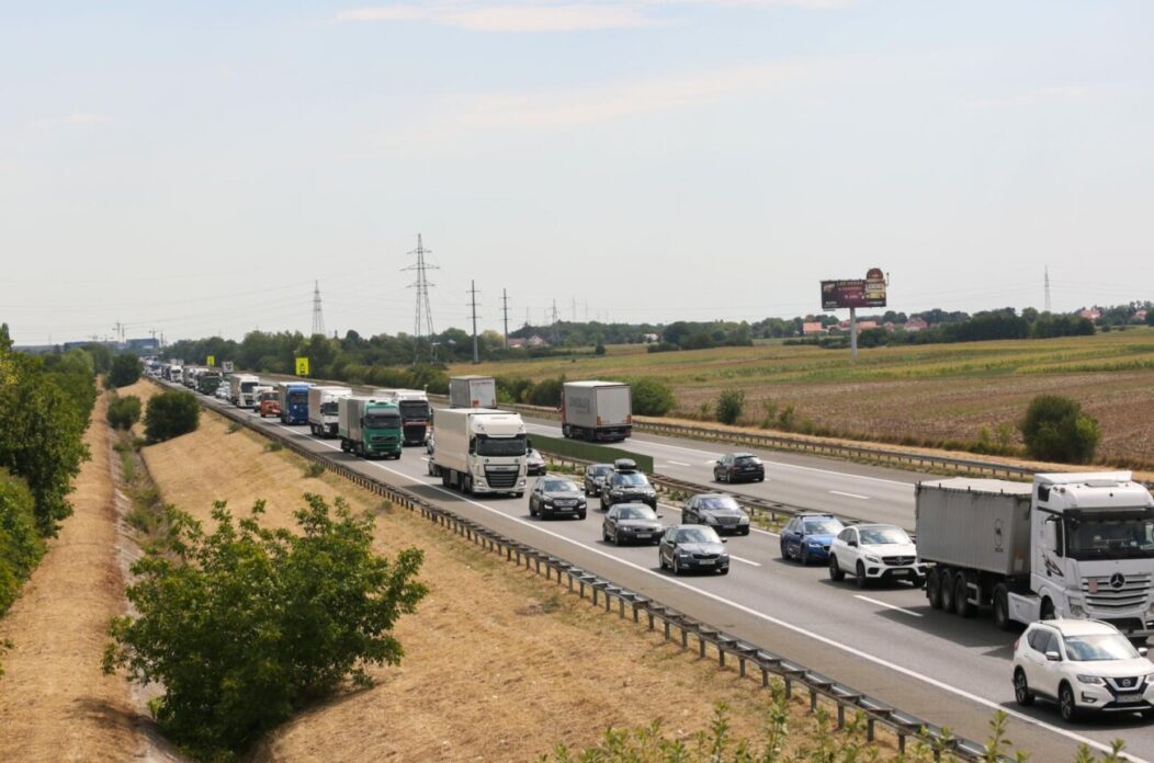 Zagreb: Građani u sve većem broju odlaze na more pa se kod gradske obilaznice stvorila gužva Zagreb: Građani u sve većem broju odlaze na more pa se kod gradske obilaznice stvorila gužva