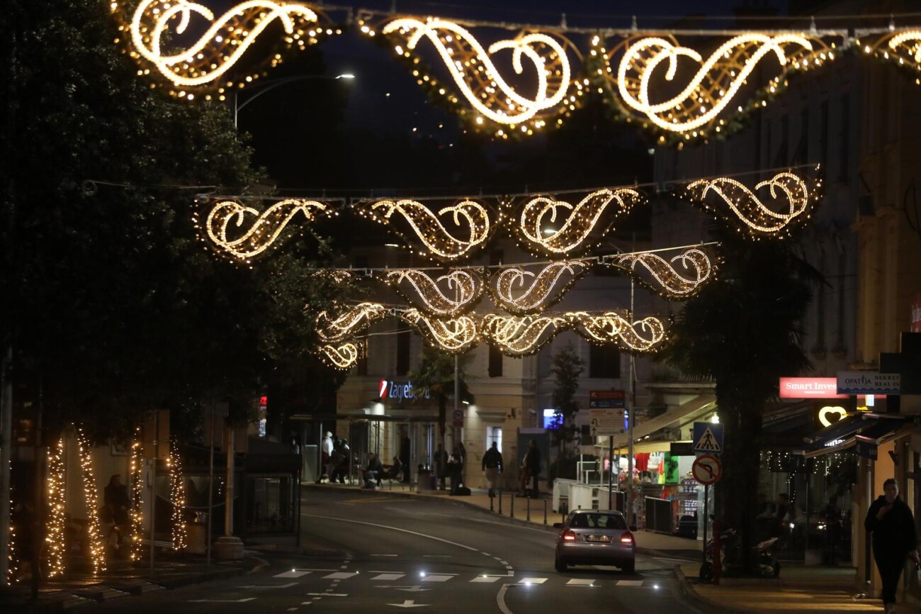 Opatija: Grad ukraen za Advent Opatija: Grad ukraen za Advent