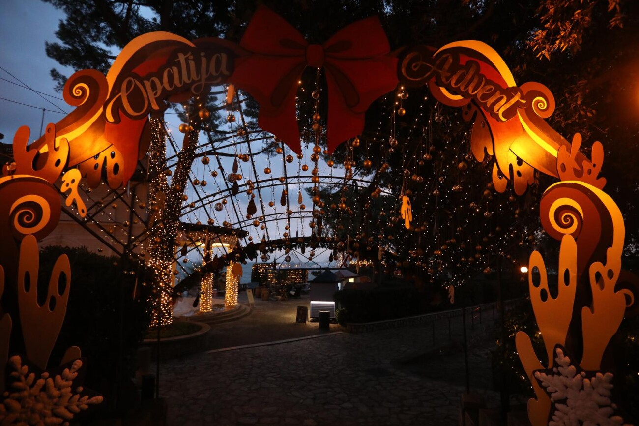 Opatija: Grad ukraen za Advent Opatija: Grad ukraen za Advent