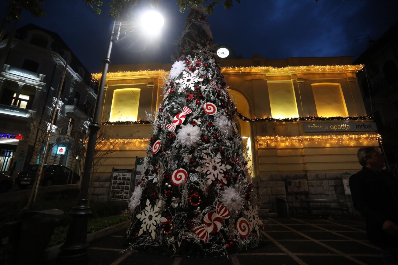 Opatija: Grad ukraen za Advent Opatija: Grad ukraen za Advent