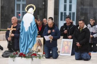 ibenik: Mukarci mole krunicu svake prve subote u mjesecu ibenik: Mukarci mole krunicu svake prve subote u mjesecu
