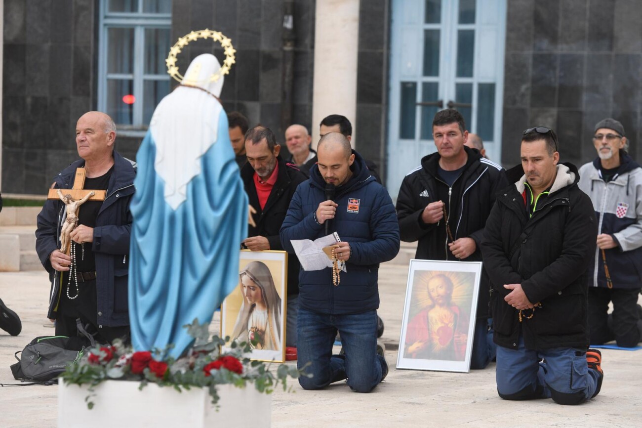 ibenik: Mukarci mole krunicu svake prve subote u mjesecu ibenik: Mukarci mole krunicu svake prve subote u mjesecu