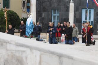 ibenik: Mukarci mole krunicu svake prve subote u mjesecu ibenik: Mukarci mole krunicu svake prve subote u mjesecu