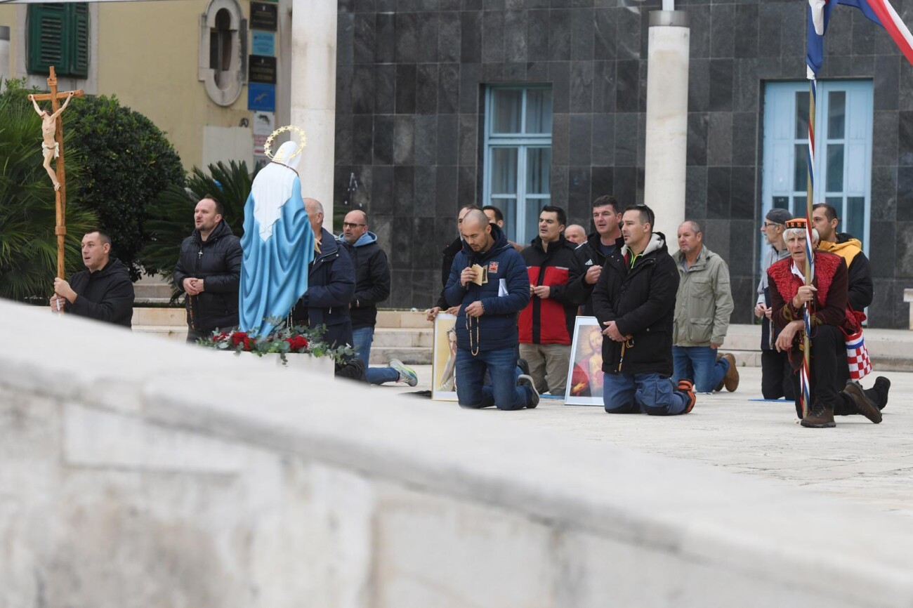 ibenik: Mukarci mole krunicu svake prve subote u mjesecu ibenik: Mukarci mole krunicu svake prve subote u mjesecu