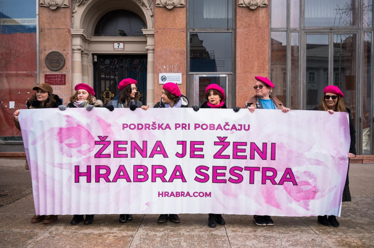 Zagreb: Održana “Tiha misa” Arijane Lekić Fridrih kao reakcija na molitelje na Trgu Zagreb: Održana “Tiha misa” Arijane Lekić Fridrih kao reakcija na molitelje na Trgu