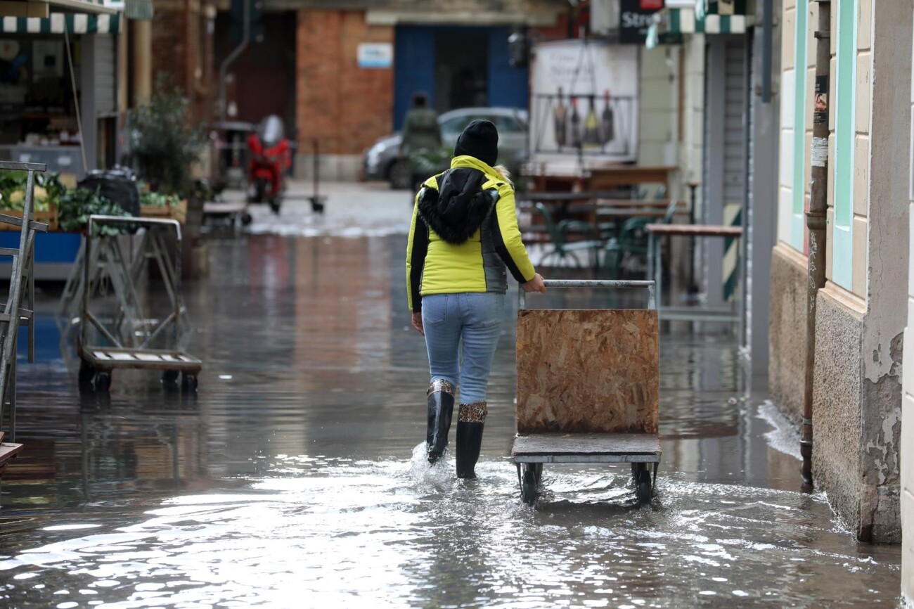 Rijeka: Poplavljene ulice oko gradske tržnice Rijeka: Poplavljene ulice oko gradske tržnice