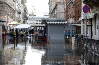 Rijeka: Poplavljene ulice oko gradske trnice Rijeka: Poplavljene ulice oko gradske trnice