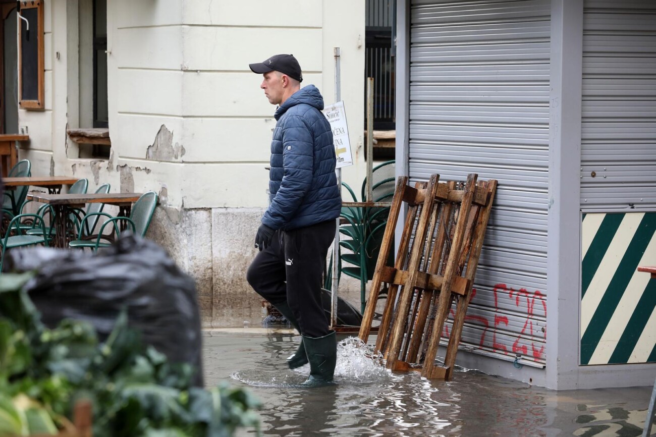 Rijeka: Poplavljene ulice oko gradske trnice Rijeka: Poplavljene ulice oko gradske trnice