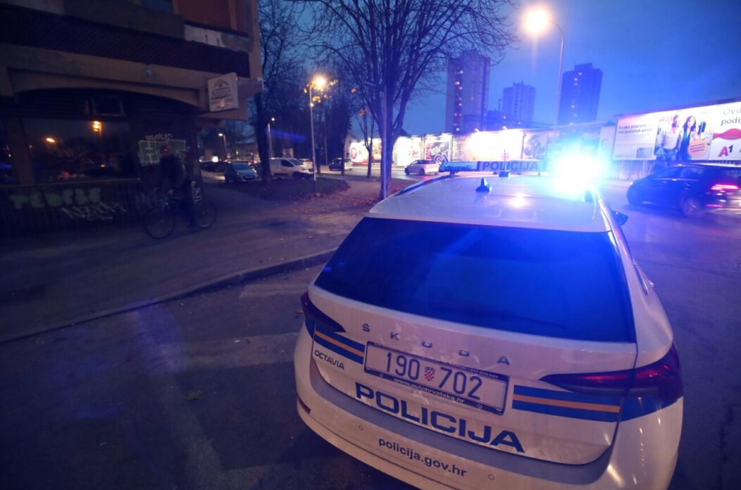 U Fonovoj ulici u Zagrebu izbio je požar u stanu pri čemu se jedan čovjek nagutao dima U Fonovoj ulici u Zagrebu izbio je požar u stanu pri čemu se jedan čovjek nagutao dima