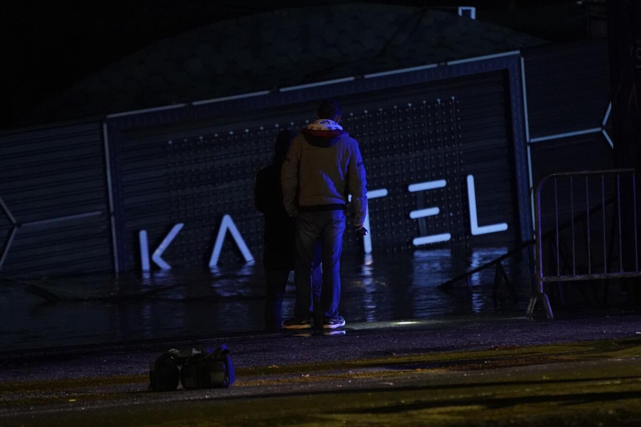Beograd: Potonuo splav Kartel, posjetitelji skakali u Savu i plivali do obale Beograd: Potonuo splav Kartel, posjetitelji skakali u Savu i plivali do obale