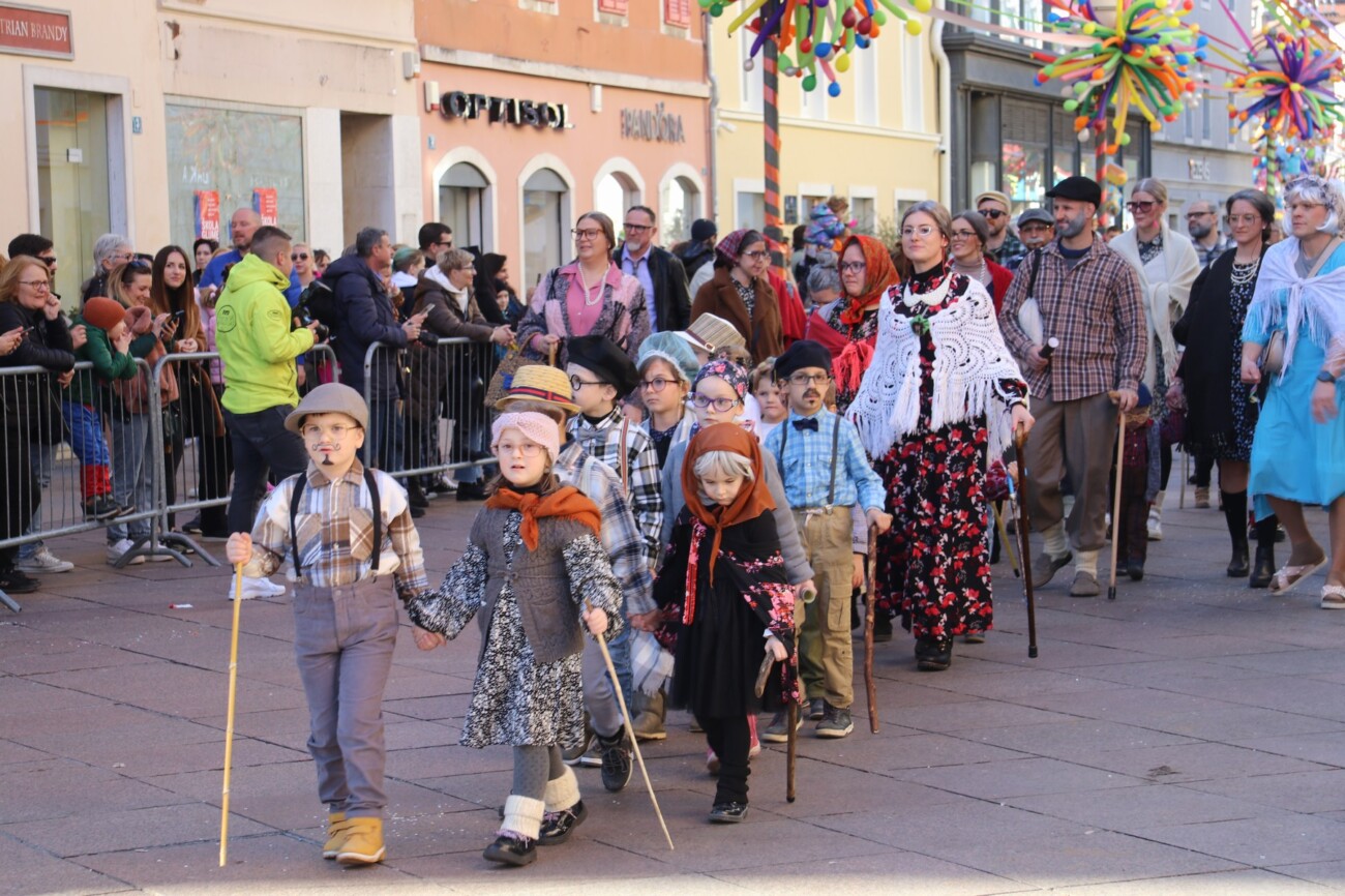 27. Dječja karnevalska povorka (42) 27. Dječja karnevalska povorka (42)