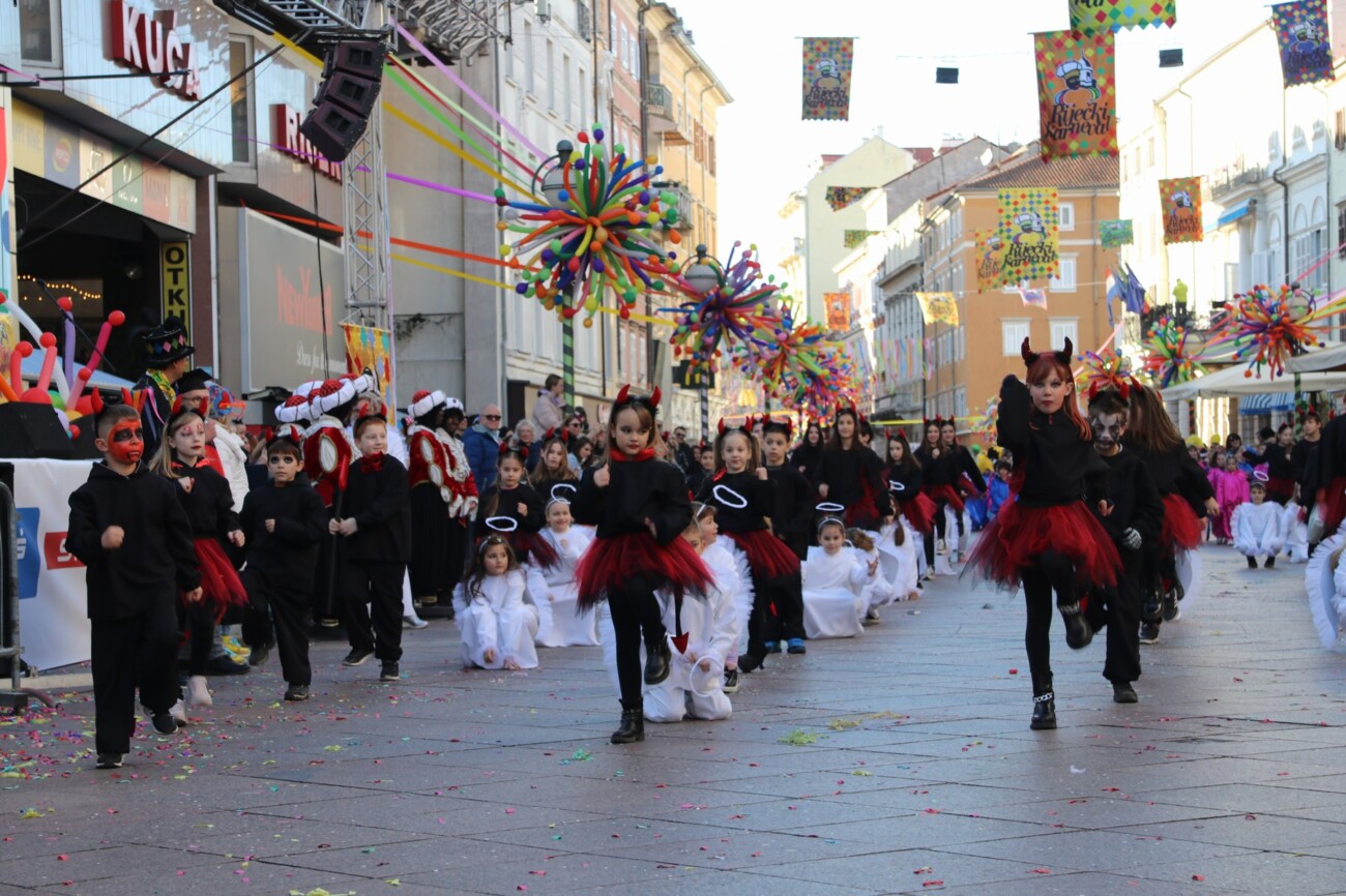 27. Dječja karnevalska povorka (60) 27. Dječja karnevalska povorka (60)