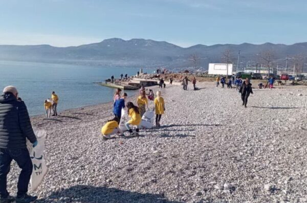 Eko-akcija-čišćenja-plaže-Igralište-za-Kantridi-4-1062×800