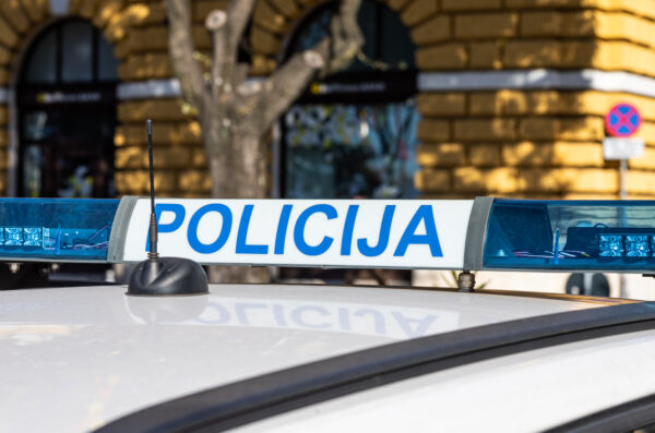 Ilustrativna policija-111