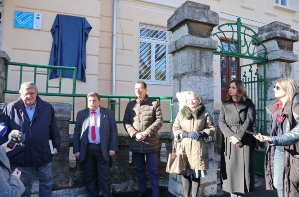 Otkrivanje-spomen-ploče-na-OŠ-Belvedere-u-znak-sjećanja-na-učenike-i-profesore-žrtve-Holokausta-6