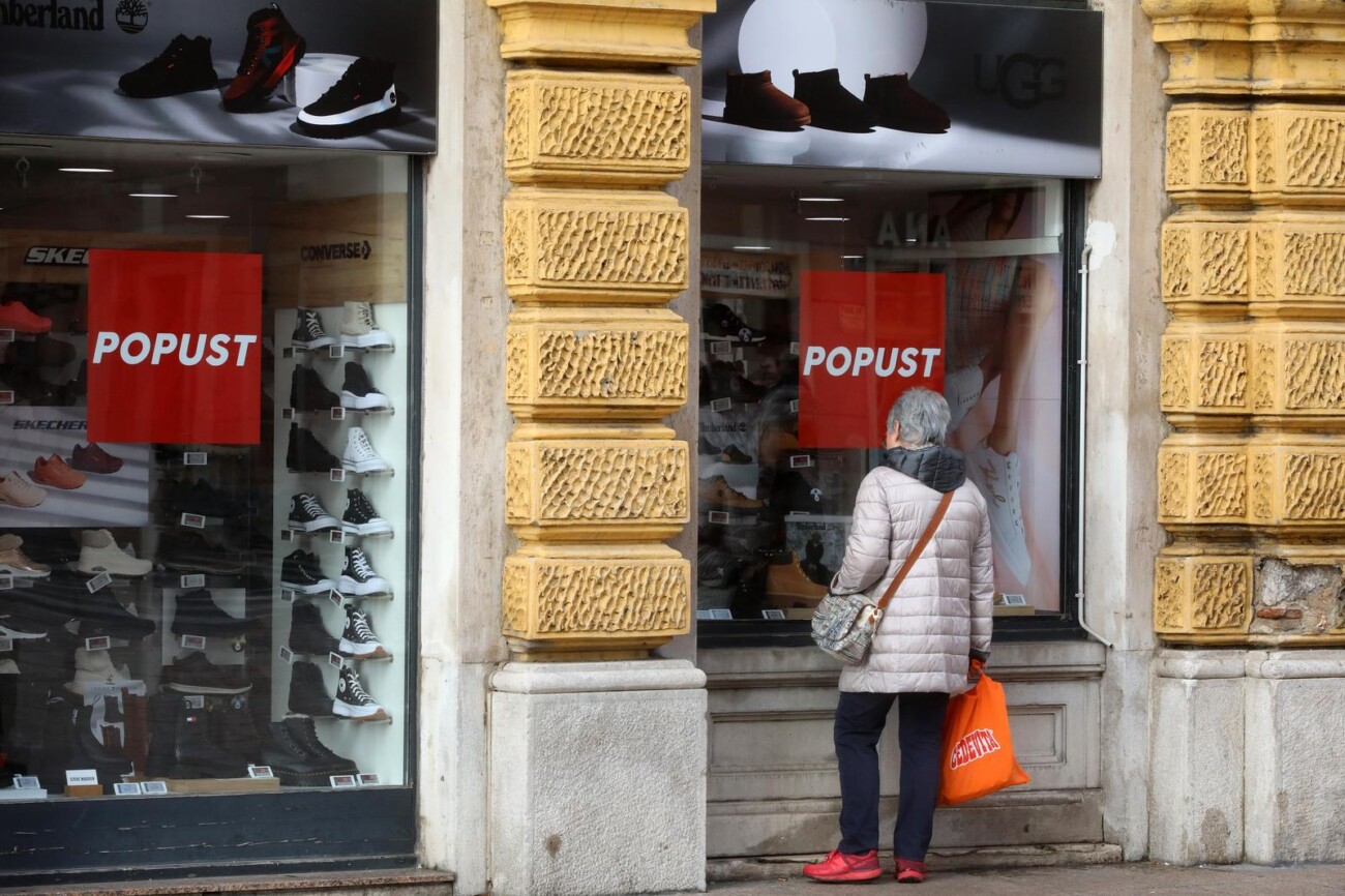 Rijeka: Pocela snizenja po trgovinama Rijeka: Pocela snizenja po trgovinama