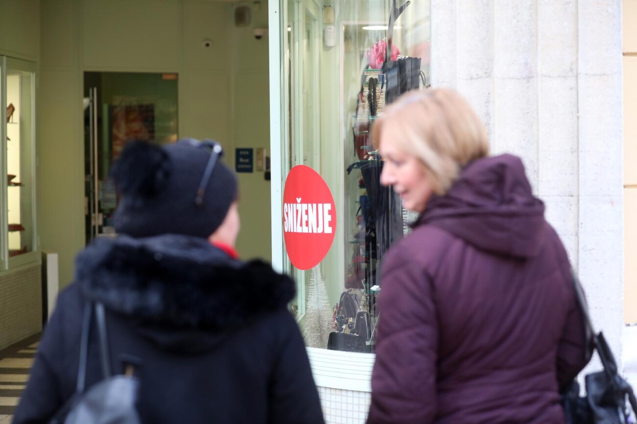 Rijeka: Pocela snizenja po trgovinama Rijeka: Pocela snizenja po trgovinama