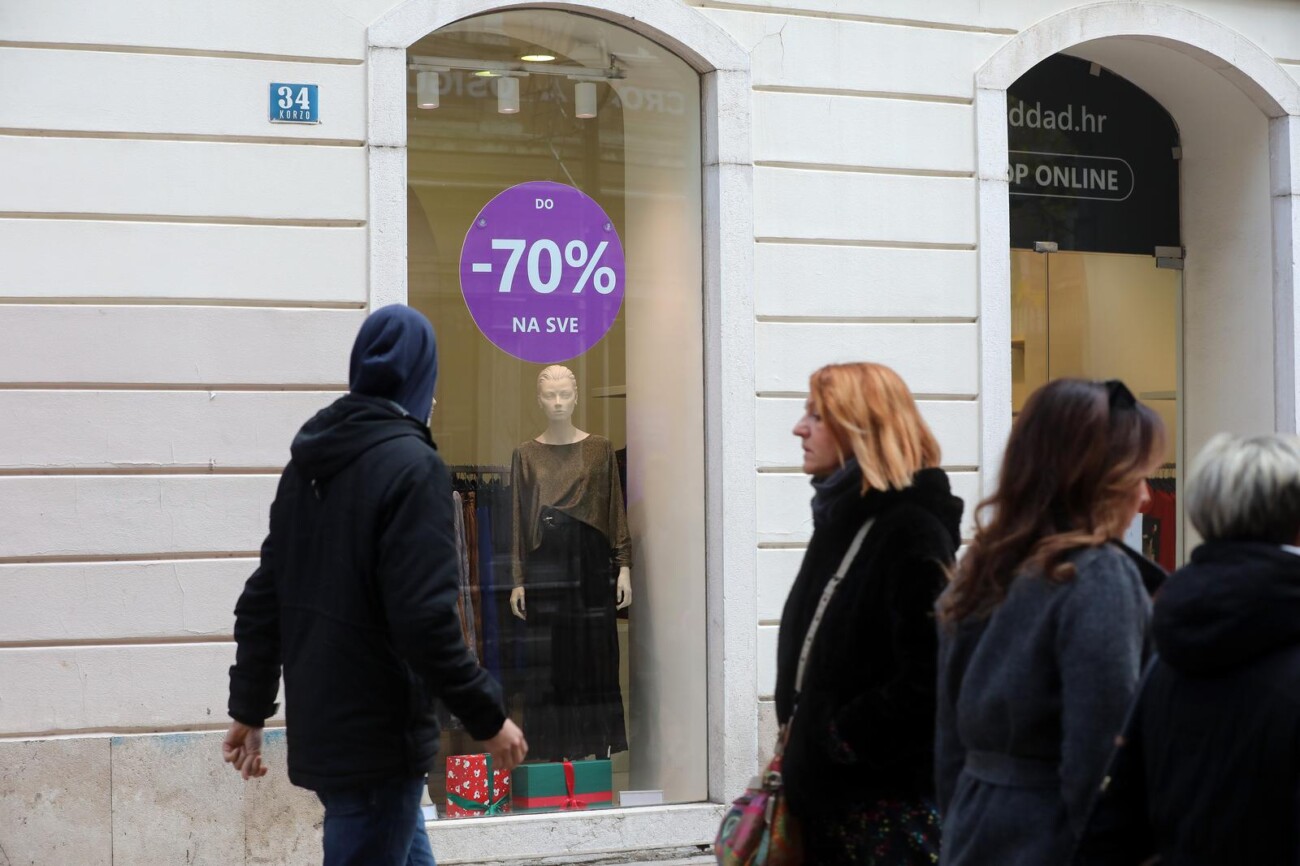 Rijeka: Pocela snizenja po trgovinama Rijeka: Pocela snizenja po trgovinama