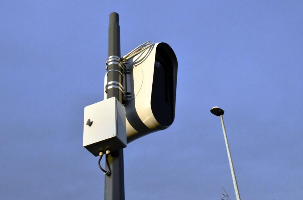 Slavonski Brod: Na više lokacija u gradu postavljene nove kamere za kontrolu brzine Slavonski Brod: Na više lokacija u gradu postavljene nove kamere za kontrolu brzine