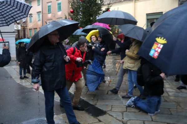 Početak molitve u Rijeci započeo fizičkim sukobom, policija privela jednog sudionika