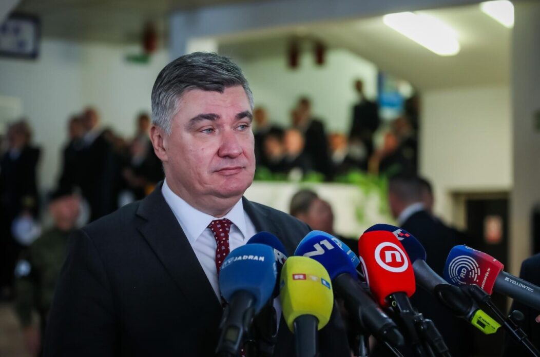 Split: Predsjednik RH Zoran Milanović dao je izjavu medijima Split: Predsjednik RH Zoran Milanović dao je izjavu medijima