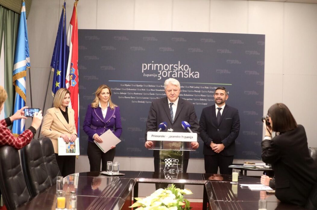 Rijeka: KOnferencija zupana Komadine i procelnika Rijeka: KOnferencija zupana Komadine i procelnika