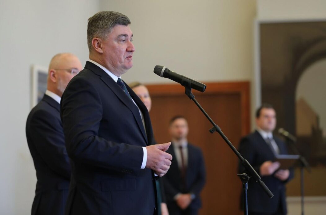 Zagreb: Predsjednik Milanović uručio povelju Hrvatskom Caritasu Zagreb: Predsjednik Milanović uručio povelju Hrvatskom Caritasu