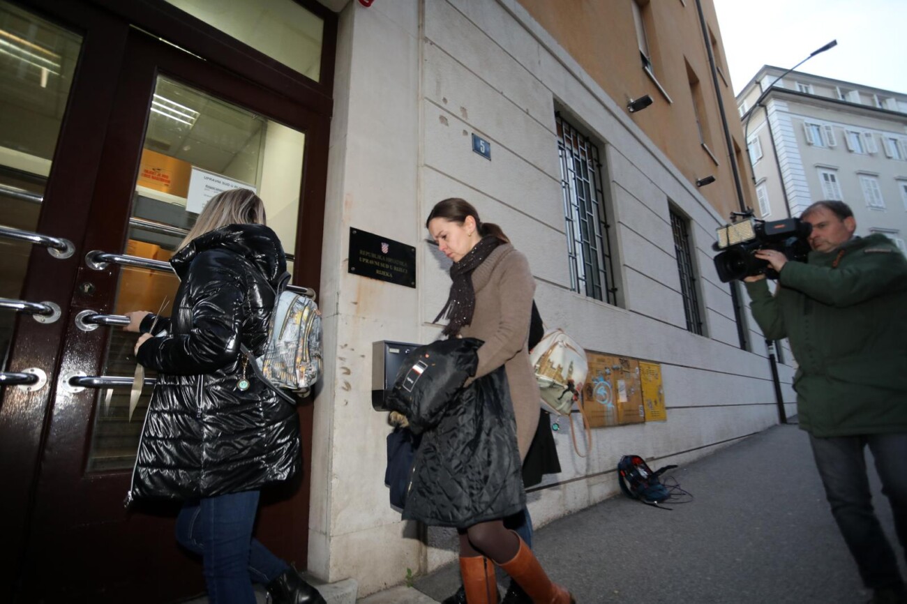 Rijeka: Dolazak osumnji?enih iz afere Vrbovsko na USKOK Rijeka: Dolazak osumnji?enih iz afere Vrbovsko na USKOK