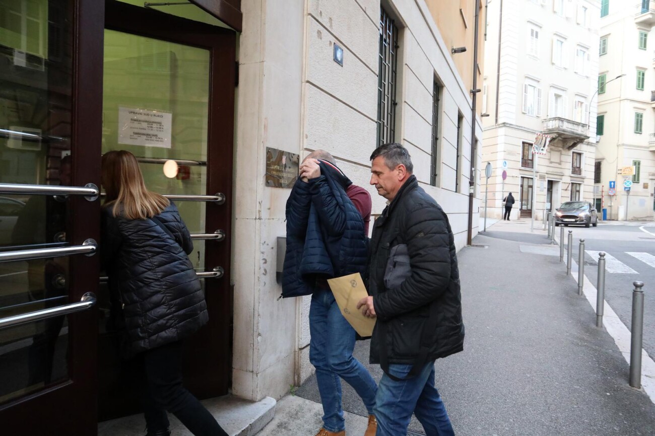 Rijeka: Dolazak osumnji?enih iz afere Vrbovsko na USKOK Rijeka: Dolazak osumnji?enih iz afere Vrbovsko na USKOK