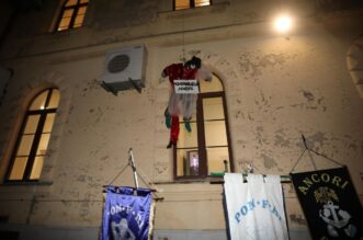 Rijeka: Članovi karnevalske skupine Pom F Ri podigli pusta Romerkruella Adventic na Pomorskom fakultetu Rijeka: Članovi karnevalske skupine Pom F Ri podigli pusta Romerkruella Adventic na Pomorskom fakultetu