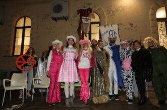 Rijeka: Članovi karnevalske skupine Pom F Ri podigli pusta Romerkruella Adventic na Pomorskom fakultetu Rijeka: Članovi karnevalske skupine Pom F Ri podigli pusta Romerkruella Adventic na Pomorskom fakultetu