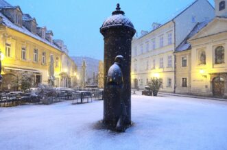 Zagreb: Zahlađenje i snijeg na ulicama grada Zagreb: Zahlađenje i snijeg na ulicama grada