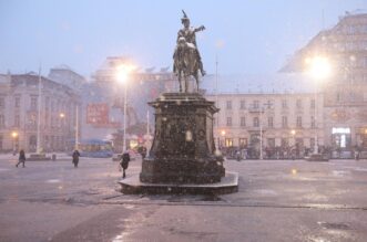 Zagreb: Zahlađenje i snijeg na ulicama grada Zagreb: Zahlađenje i snijeg na ulicama grada