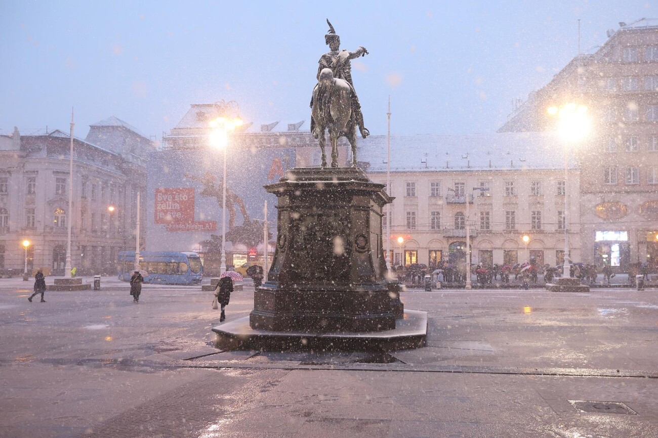 Zagreb: Zahlađenje i snijeg na ulicama grada Zagreb: Zahlađenje i snijeg na ulicama grada