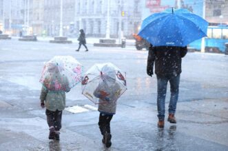 Zagreb: Zahlađenje i snijeg na ulicama grada Zagreb: Zahlađenje i snijeg na ulicama grada