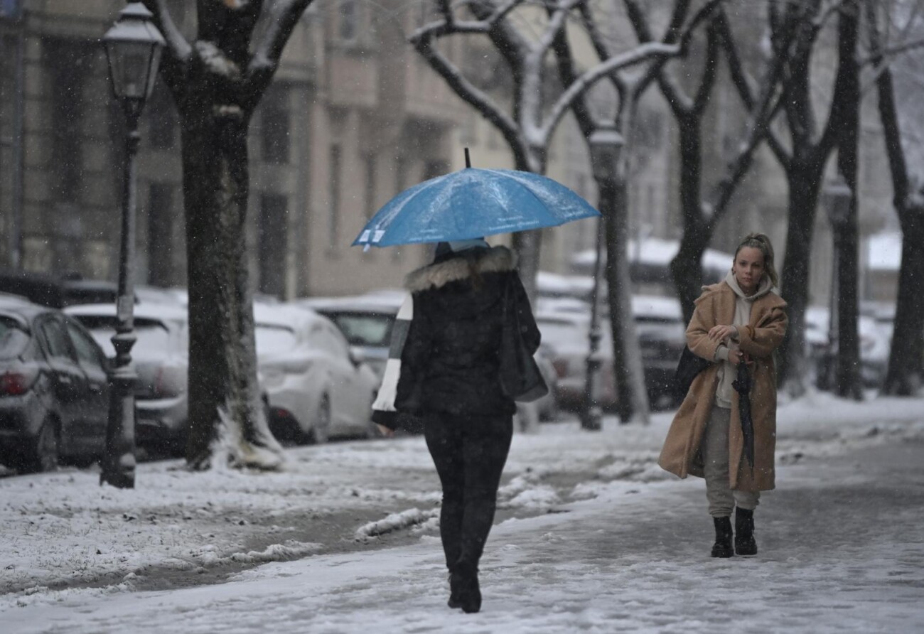 Zagreb: Zahlađenje i snijeg na ulicama grada Zagreb: Zahlađenje i snijeg na ulicama grada