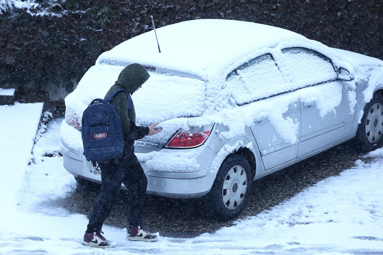 Zagreb: Zahlađenje i snijeg na ulicama grada Zagreb: Zahlađenje i snijeg na ulicama grada