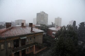 Rijeka: Gust snijeg pada irom grada Rijeka: Gust snijeg pada irom grada