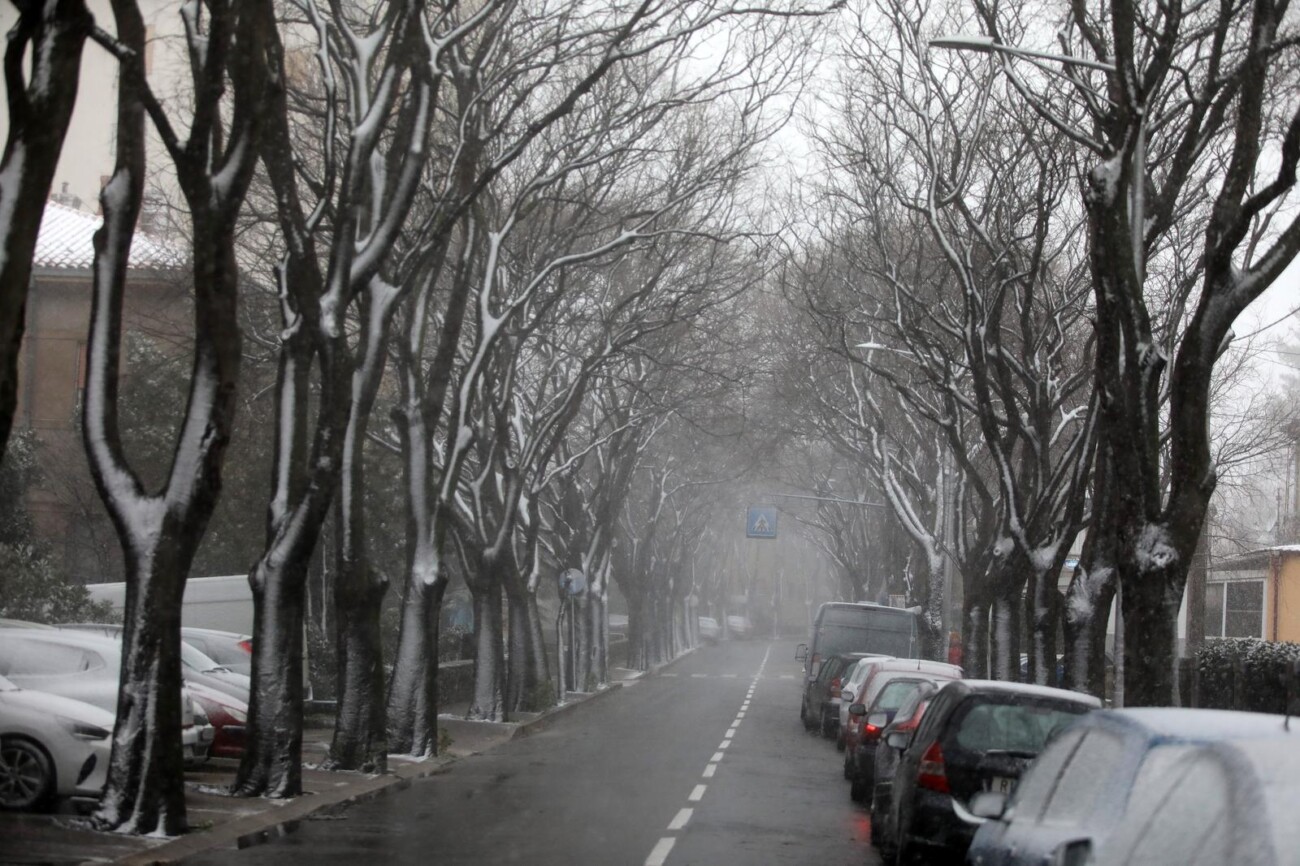 Rijeka: Gust snijeg pada širom grada Rijeka: Gust snijeg pada širom grada
