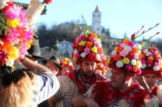 Rukavac: Rukavački zvončari obilaze sela Matuljskog zaleđa Rukavac: Rukavački zvončari obilaze sela Matuljskog zaleđa