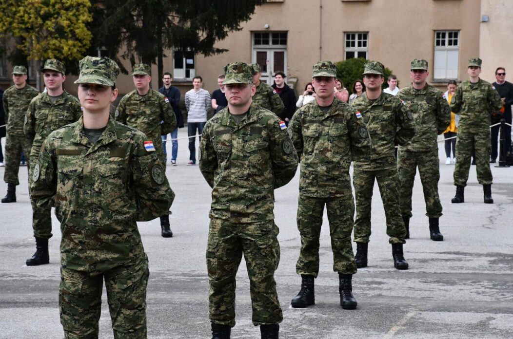 Požega: Predsjednik Milanović na svečanoj prisezi 34. naraštaja ročnika na dragovoljnom vojnom osposobljavanju Požega: Predsjednik Milanović na svečanoj prisezi 34. naraštaja ročnika na dragovoljnom vojnom osposobljavanju