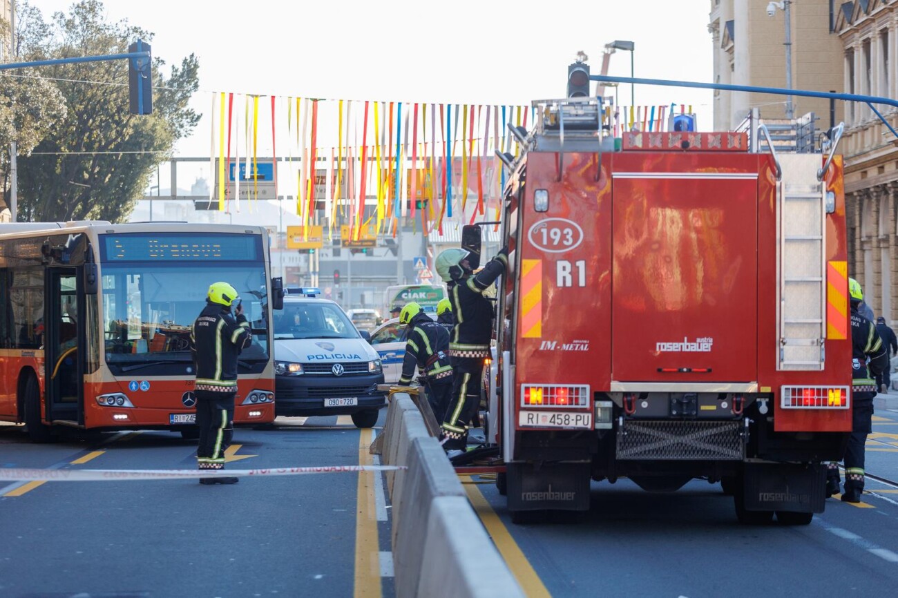 Autobus u centru Rijeke naletio na pješaka