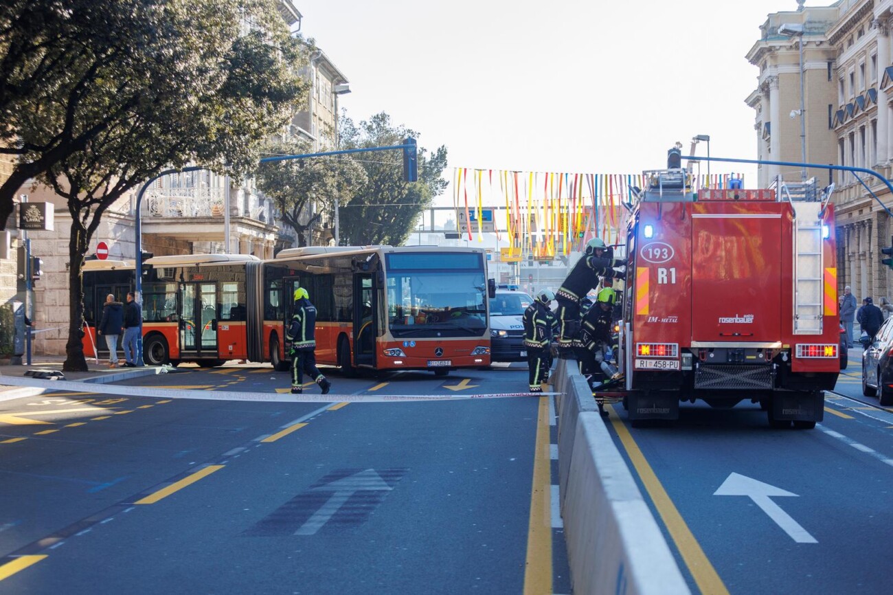Autobus u centru Rijeke naletio na pješaka
