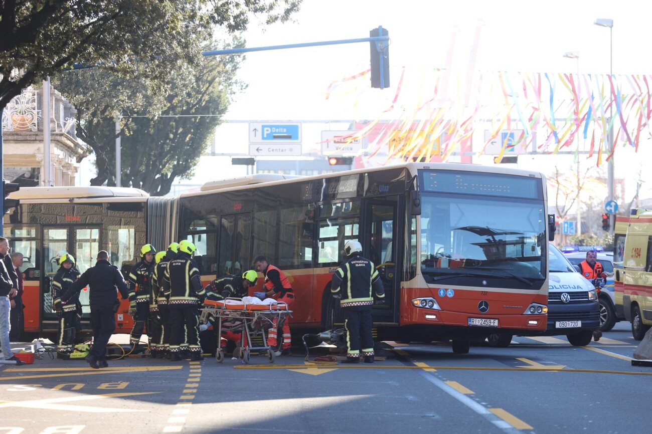 Autobus u centru Rijeke naletio na pješaka