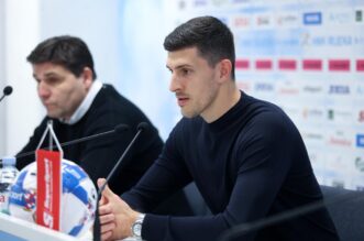 HNK Rijeka predstavila novog igrača Mirka Marića HNK Rijeka predstavila novog igrača Mirka Marića