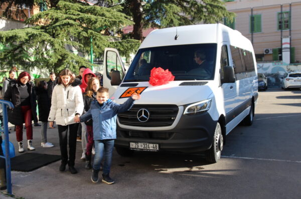 Predaja-kombi-vozila-Centru-za-odgoj-i-obrazovanje-7