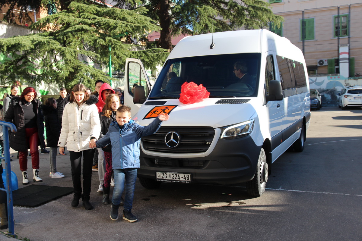 Predaja-kombi-vozila-Centru-za-odgoj-i-obrazovanje-7 Predaja-kombi-vozila-Centru-za-odgoj-i-obrazovanje-7