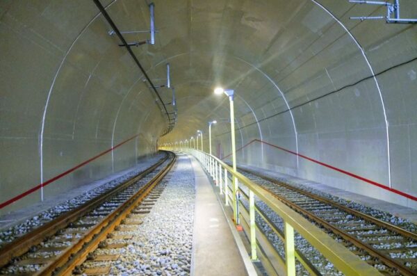 zeljeznicki tunel brajdica vlak